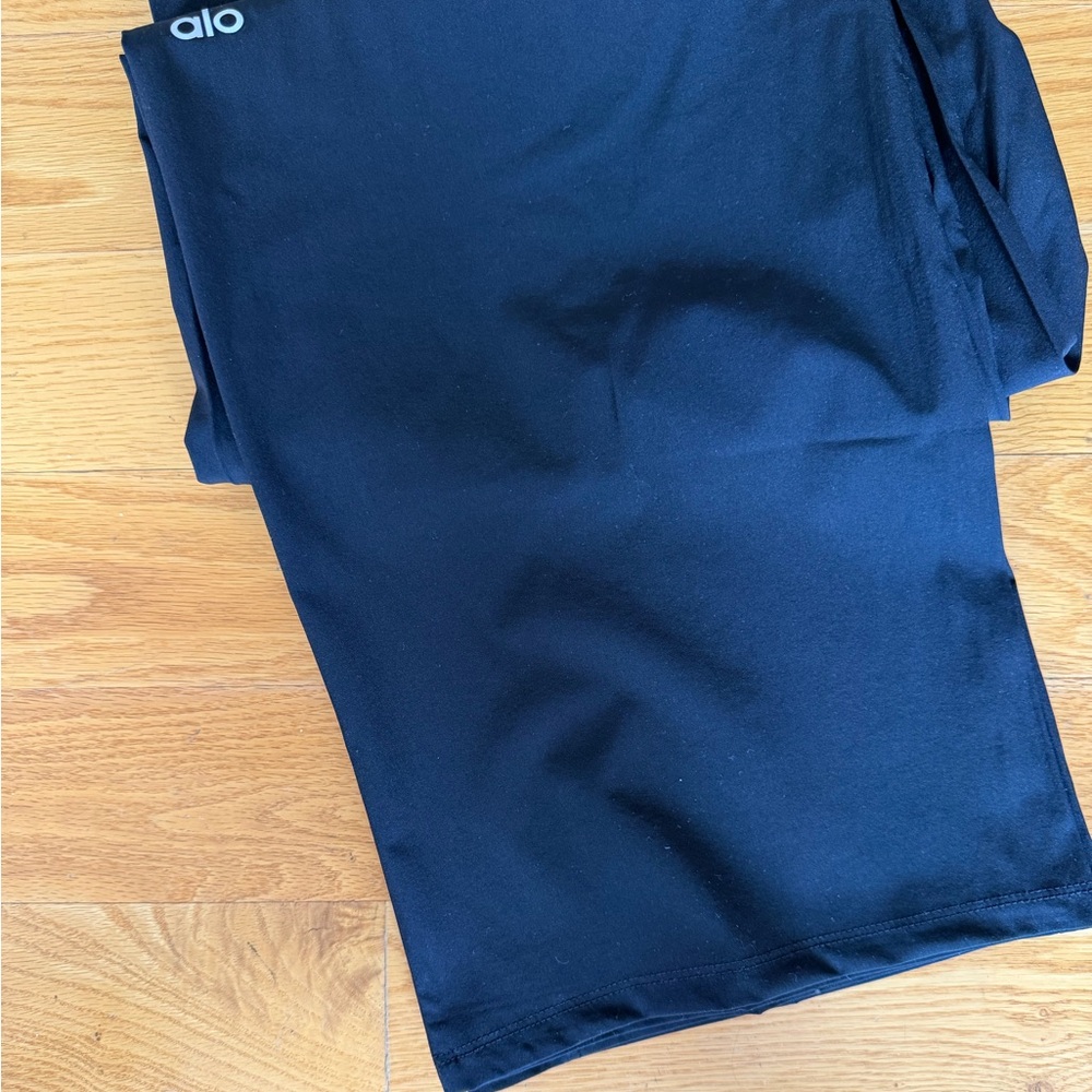 Black ALO Yoga Suit Up Trouser (Regular) - Picture 4 of 5
